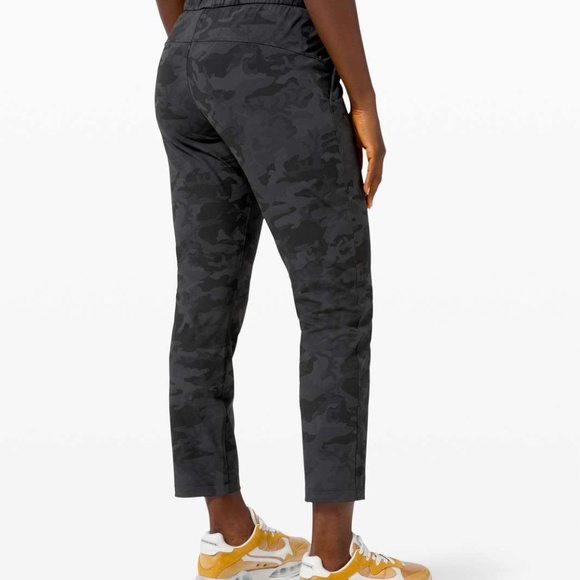 Lululemon - On The Fly 7/8 Pant, 27", Size 6, Incognito Camo Multi Grey - Picture 2 of 7